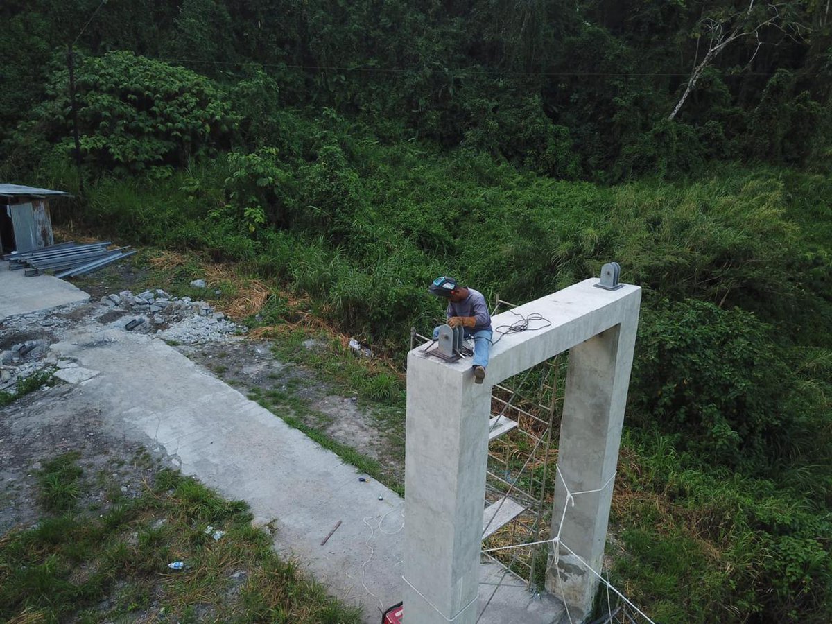 Sábado de #SabiasQue🧠
⛩️PUENTE PASO ÁLVAREZ 
 🏗️Sabias que después de un largo y muy burocrático proceso, así avanza la construcción del puente Paso Alvarez 
🦺Al fin los Corregimientos de Monte Lirio y Caisan contarán con el restablecimiento de este puente tan anhelado 🚸 y...