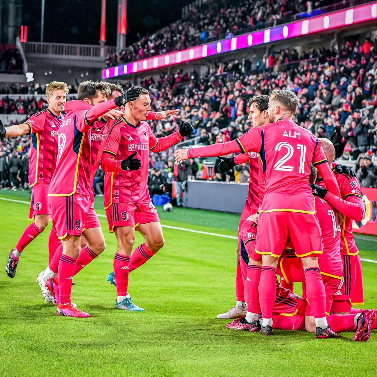 St. Louis City in their inaugural MLS season:

▪️ Only team left with a perfect record (5-0-0)
▪️ First expansion side to win opening five games
▪️ 15 goals scored and four conceded

Their incredible run continues ✨