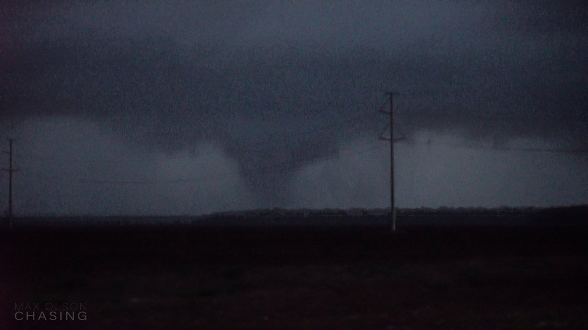 MesoMax919's tweet photo. A series of video stills showing the evolution of the Rolling Fork, MS Tornado. The tornado develops well to our west, grows in size/intensity, crosses the hwy just to our north, then goes into town.

Full video can be found here - https://t.co/Oqz6AKLKK6 https://t.co/TjnFu11XZa