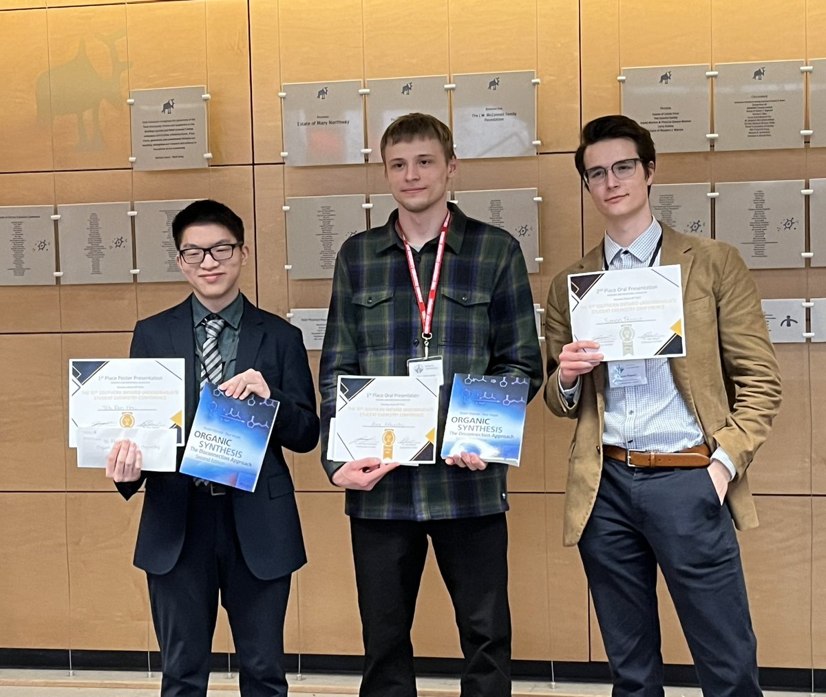jchen_lab's tweet photo. 5 undergrad students from @YorkUChem participated at #SOUSCC51. Notably, @AlexAkhundov  from @christine_m_le group won 1st place in oral presentation in org/med chem, and Gabriela from Pietro lab won 1st place in oral presentation in  phys chem! https://t.co/Bpoeb2d1vU