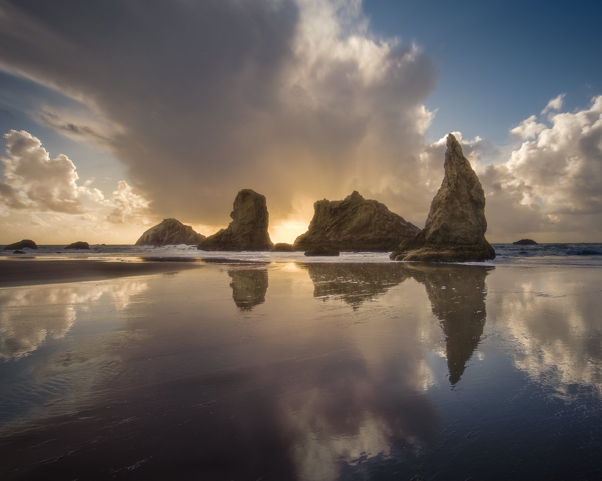 From a recent trip to Oregon. With the weather being very "heavy" for the last few months on the West Coast, this was a nice break for the light. #photography #Landscapes #Oregon #oregoncoast