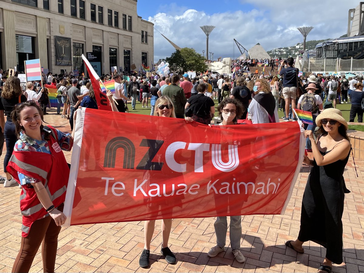 Strong union support in Pōneke today at the @QueerEndurance Rally for Trans Acceptance & Reproductive Rights. Far Right agitator Posie Parker may have cancelled & fled in disgrace but 1,000s of Wellingtonians still turned out to show support 4 our trans whānau (1/4) #LoveNotHate