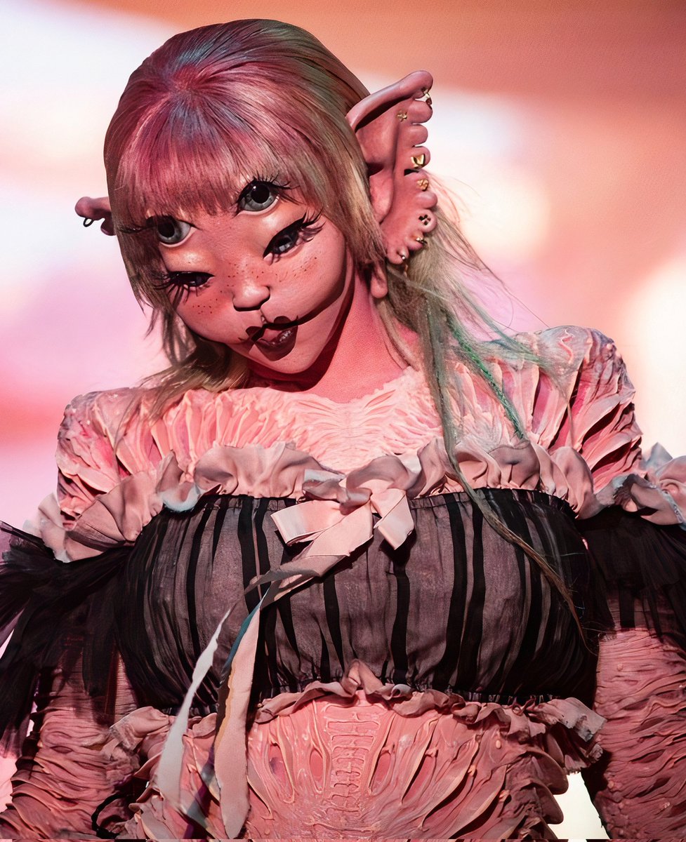 melandspictures's tweet photo. melanie martinez, brazil loves you. https://t.co/ky3gHrdtzL