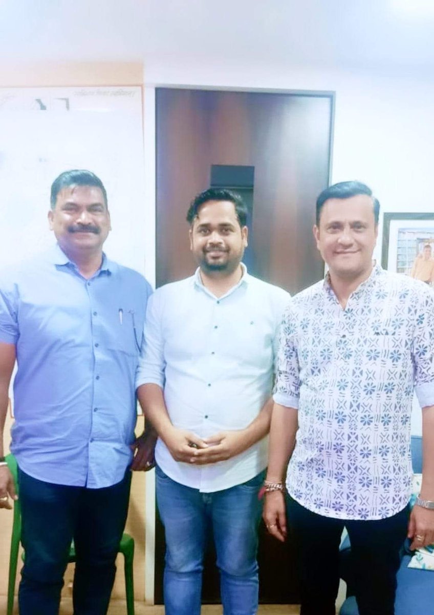 mns_jadhav's tweet photo. #पनवेल_मनसे 
मनसे ची धडाडणारी तोफ,
अभ्यासपूर्वक  वक्तृत्व व मनसे नेते
मा. श्री. संदीपजी देशपांडे साहेब यांना वाढदिवसाच्या हार्दिक शुभेच्छा..!💐
Sandeep Deshpande #FireBrandLeader @SandeepDadarMNS @chileyog https://t.co/Z6CLvmYh90