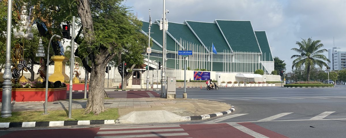 Stoked to be at @UNESCAP's Annual Forum on #SustainableDevelopment and 🇺🇳#SDG progress in Asia and the Pacific 🌏

I'm moderating the #SDG11 roundtable & talking at sessions on #VLRs & the @TheUrbanPacific - come say hi at the @UniMelb @NetworkedCities display in between!
 #APFSD