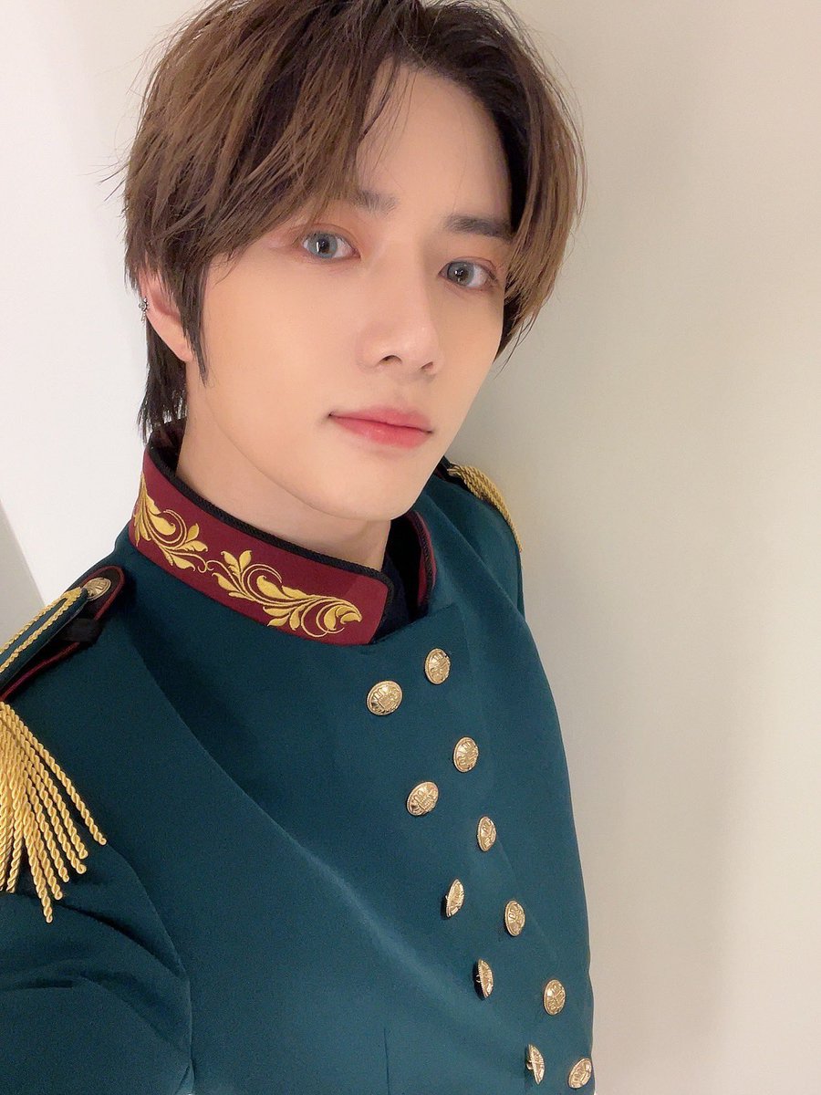 translatingTXT's tweet photo. @TXT_members trans: let’s be happy and have fun today as well!!!!! ❤️

#BEOMGYU
🧸 https://t.co/syg5E84SNl