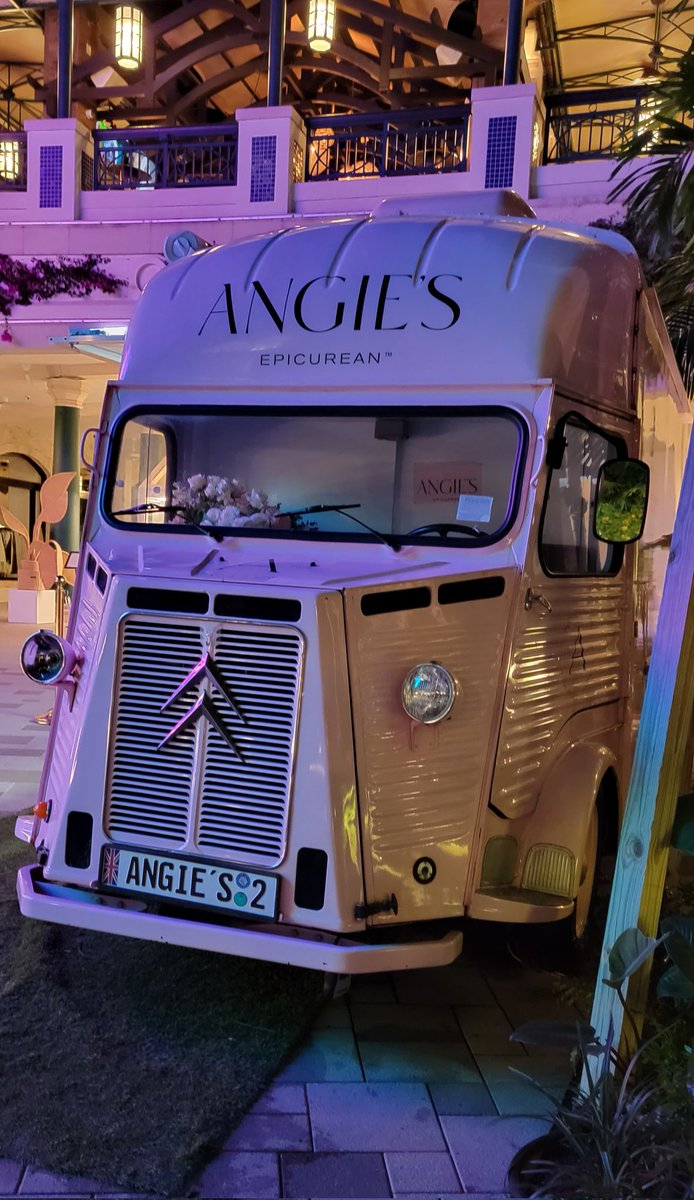 RoroandIsaac's tweet photo. 🩷 it!
#icecreamtruck #icecream #plantbased #dairyfree #glutenfree #organic #angies #angiesepicurean #Foodie https://t.co/GC7ojmonjE