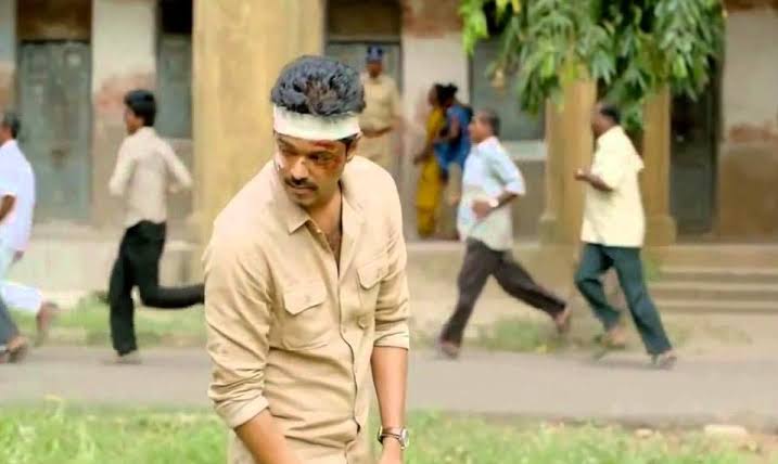 OPtweetz's tweet photo. Lyrics written from @actorvijay fan's heart..!🥹

Murai thaan oru muraithaan
Unnai paarthaal adhu varamae..❤️🛐

. https://t.co/pa2lWnPEPa