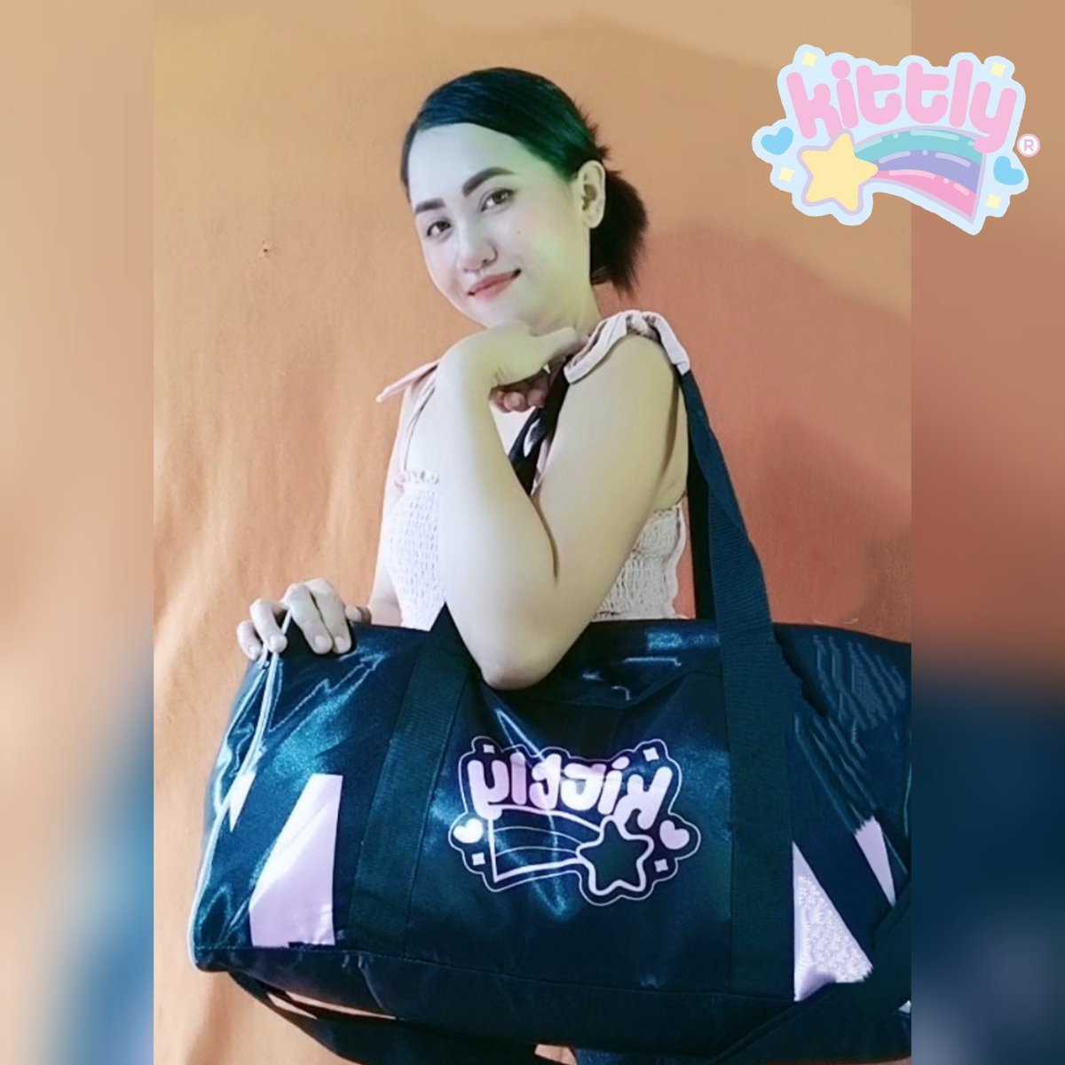 momma_cil's tweet photo. Pack your essentials and more with our 𝕂𝕚𝕥𝕥𝕝𝕪 Travel Bag.Perfect for long trips, weekend getaways, and summer is waiving na din.Kaya anyone looking for a spacious and durable bag, 𝕂𝕚𝕥𝕥𝕝𝕪 Travel bag got you.
#Kittly
#ThinkQualityThinkKittly 
#AMBA203 
#KITTLYAMBABatch3 https://t.co/0WLlb3kUd8