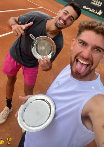 Not_Esportivas's tweet photo. ITF TENNIS!
Parabéns aos duplistas campeões, os argentinos Tomas Farjat e o seu compatriota @IgnaMonzon que conquistaram o @worldtennis de M25 de Mosquera na Colômbia
#ITFWorldTennisTour #ITFtennis #tennis #SerrezuelaOpen #clubserrezuela #TomasFarjat #IgnacioMonzon https://t.co/ohHVFqQfpE