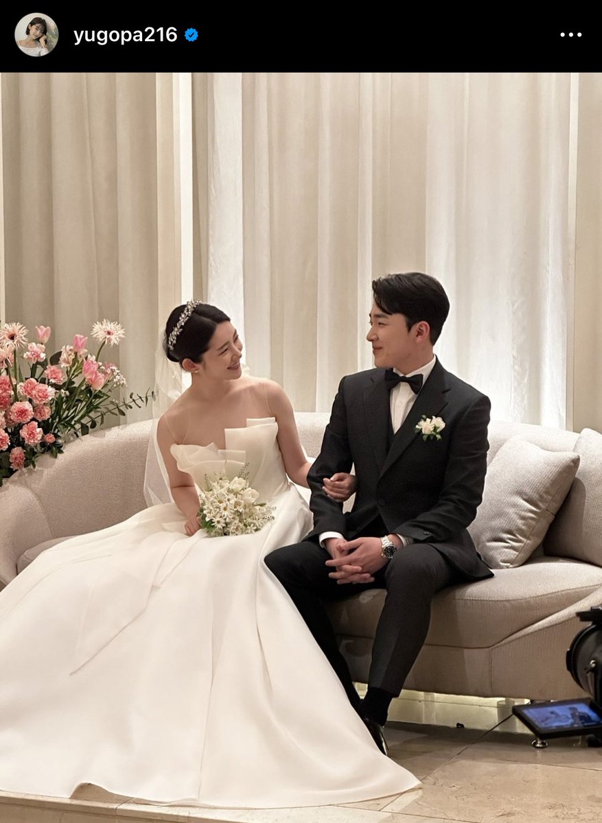henry_zach_'s tweet photo. congrats to yukika for being the only fourth gen artist to get married!! https://t.co/QZS0qwlTGn