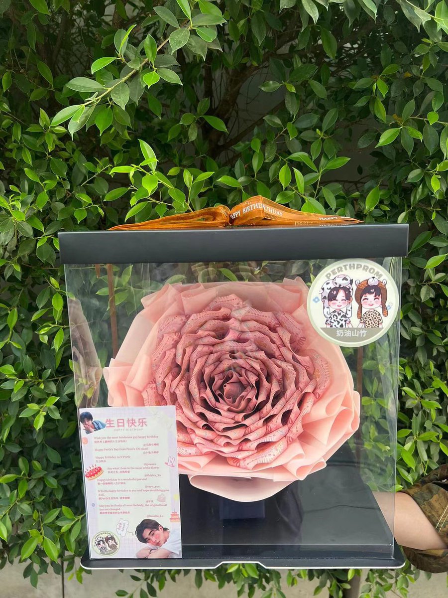 PerthPromOfc's tweet image. 🔔 Update ...

Chinese PerthProm fans send perth a gift for her birthday🥺

@perthppe @ppromxx_
#KDPPE #PerthTanapon #ppromxx_
#PerthProm