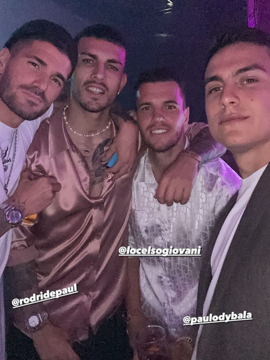 por favor  leandro esa camisa con la bombonera en el pecho, si hablo quedo como una desubicada