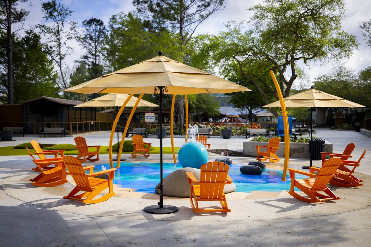 EscapeVisuals's tweet image. Our Florida team was enjoying a hot spring day in South Georgia today. Capturing content for the new Oasis Outpost land at Wild Adventures. And getting some fun rigging work on a newly updated coaster. 🎥🎢