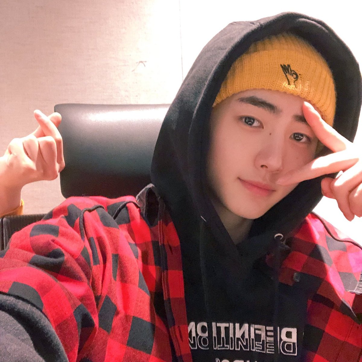 Mi intención del día fue parecer #𝒹𝚊n𖧐𝑔ēr pero la verdad es que terminé como un zombie por estar madrugando con mi maratón de #𝓇oad我·𝓀ingd𝑜m y tbh no me arrepiento. Aunque solo un poquito porque ya quiero otro capítulo, give me more! 🪓

𝑚𝑖dnights of #ji𝕙u! ☆