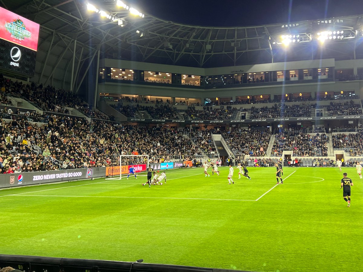 Beautiful night for <a href="/LAFC/">LAFC</a>  🖤💛