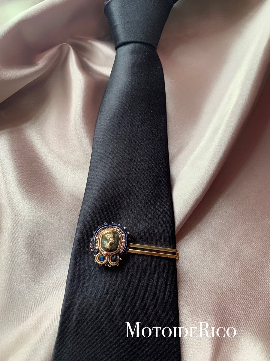 MotoideRico's tweet photo. 和泉青石(いずみあおいし)Izumi Blue Stoneアクセサリー
大阪南部で産出される岸和田城の🏯城壁にも使われている石で、
和泉ブルー、大阪ブルーと呼ばれています。

全て1点もの

3/29-4/4 大阪高島屋1階アクセサリー売場にてpop up shop

#大阪　#岸和田　#なんば　#大阪土産 #メンズアクセ https://t.co/OPkYeXfSRj