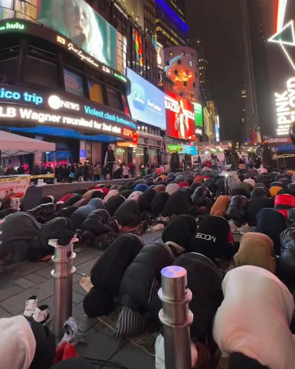 Taraweeh prayers were held in Times Square...
