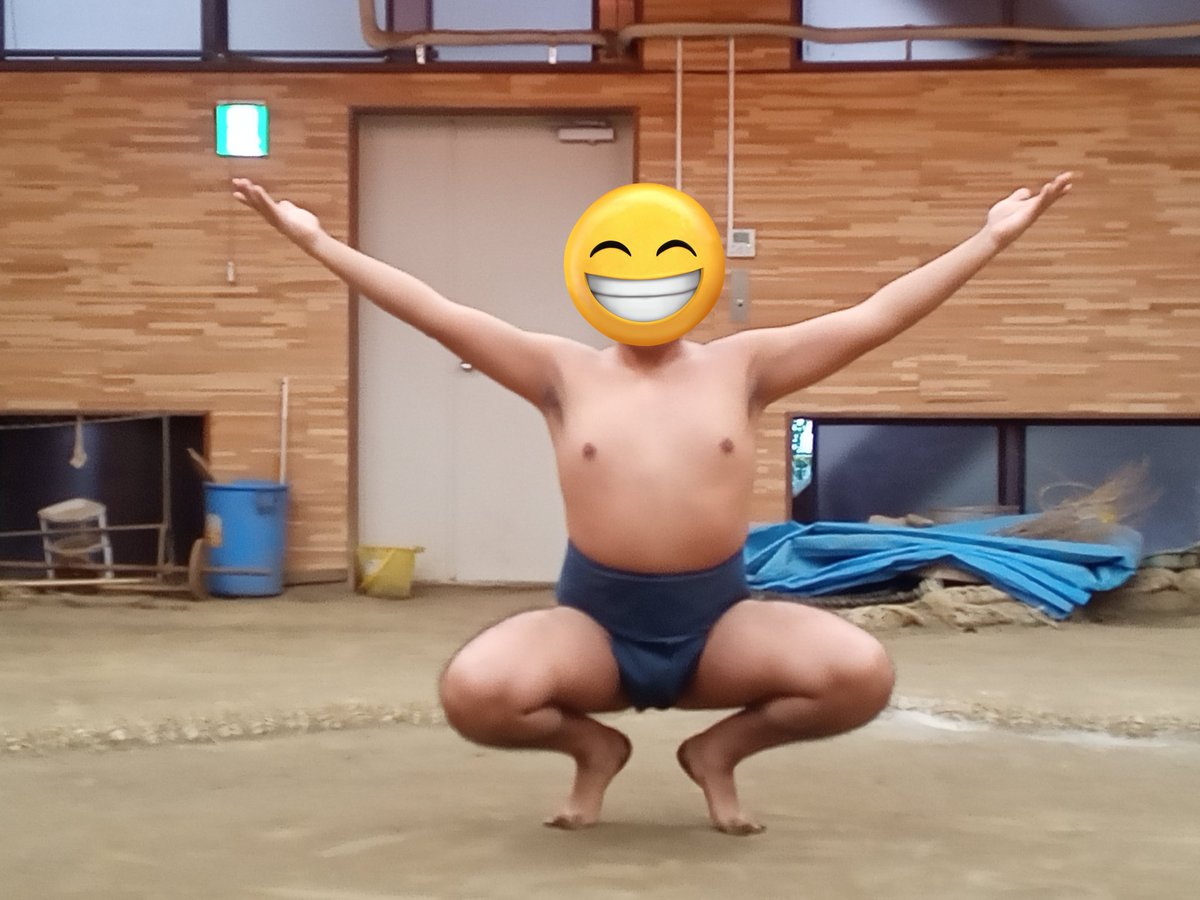 osnuamho1u4's tweet photo. 昨日、一緒に対戦した方々ありがとうございました😃！
相撲の取り組みだけでなく休憩の際に気楽に話したりしててとても楽しかったです😆✨
今度またやる時はよろしくお願いします😁♪
(景品は家族と一緒に食べようと思います🍭🍬🍫) https://t.co/MFwjNAiQLx
