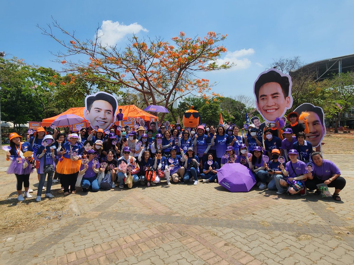 MOMPPLLL3's tweet photo. พี่ส้มส้มถ่ายรูปรวมกับฟคน้องเก้า
#popezaap 
#popearmy 
#number_9th
#BelovedFestival53ปีดีต่อใจ https://t.co/FkYE19lVvn