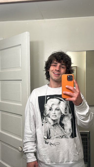 I&rsquo;m alive but I&rsquo;m dead 🤪 https://t.co/A8dqiOWef6