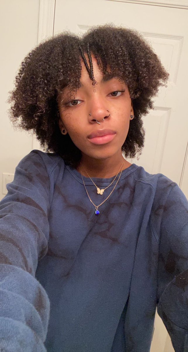 noellaxcm's tweet photo. face reveal, my 2022 reading challenge, and my formal apology for ghosting everyone on here :): https://t.co/iC9knM6EyJ