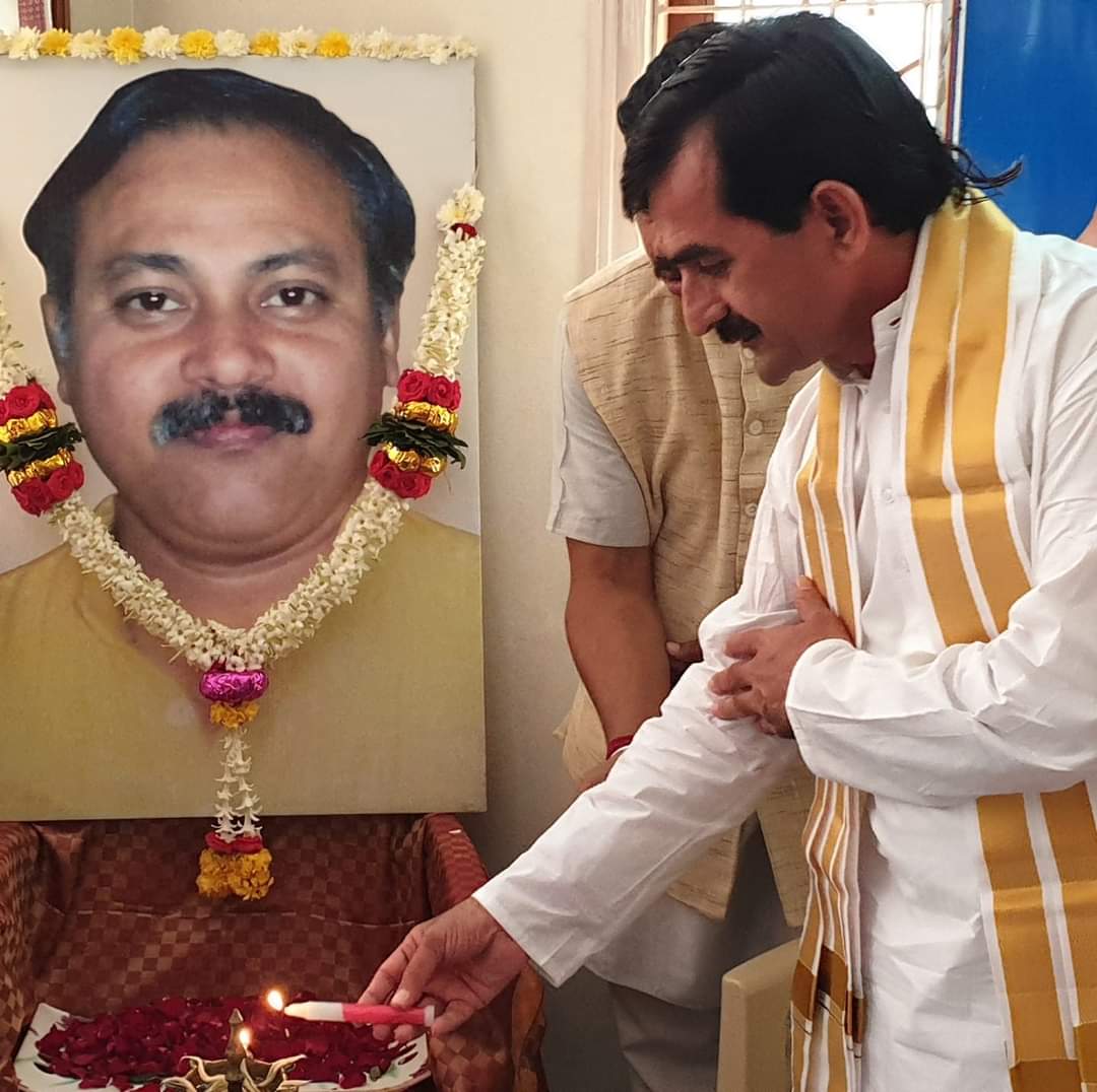 स्वदेशी मात्र कोई वस्तु नहीं अपितु ईश्वरीय न्याय या नैसर्गिक न्याय पर आधारित अत्यंत विराट व गंभीर जीवन दर्शन है । #सनातनीसिपाही 
<a href="/rakesh_bstpyp/">भारत</a> <a href="/Anand_arya246/">Anand Arya patanjali</a> <a href="/Kirankumar_yb/">Kiran kumar</a> <a href="/Sanjivani_MPYS/">Sanjivani_MPYS #SocialYogi</a> <a href="/UshaBhagat16/">Usha Bhagat 🇮🇳राष्ट्रभक्त सोशल-योगीनी।</a> <a href="/yoginigayathri/">Yogini Gayathri Aradhya</a> <a href="/shobhabhagia/">ShobhaBhagia</a> <a href="/NarvekarJyotsna/">Jyotsna Narvekar</a> <a href="/aaratikanago/">Aarati Kanago</a> <a href="/MPYS12/">Minakashi Swami 🕉️🚩</a>