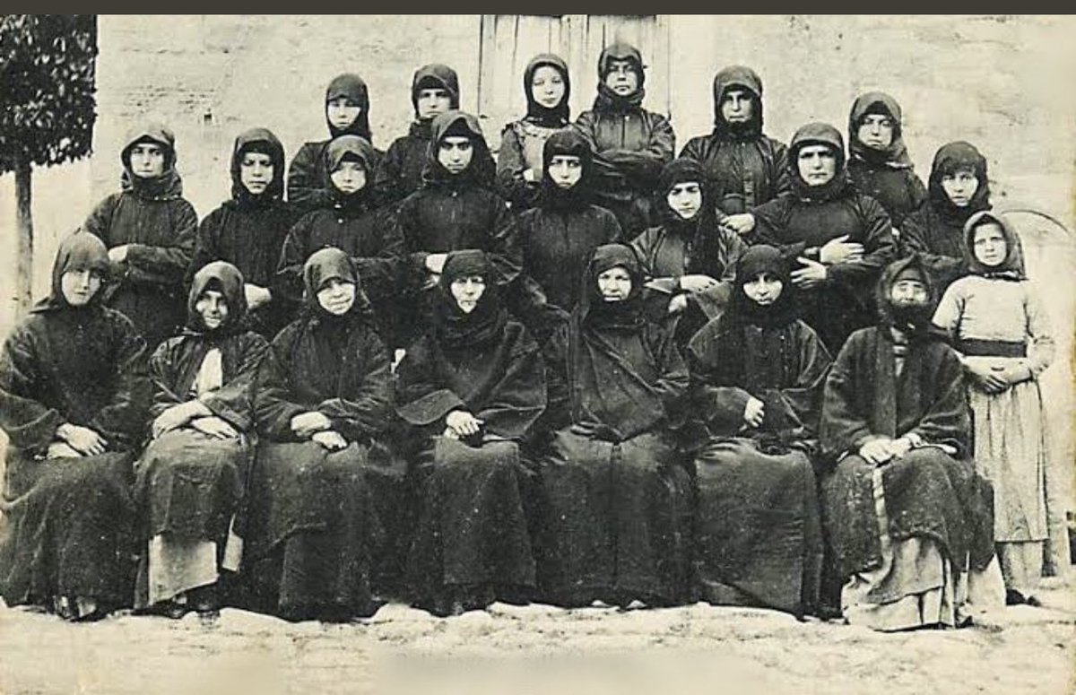 Çarşaflı birini gördüğünde; Yallah arabistan’a diyen kokonalar, kurtuluş savaşında bir tane mini etekli resim bulun! 

Yoksa Yallah Ermenistan’a! #BizimCocuklar #Ermenistan #hainler