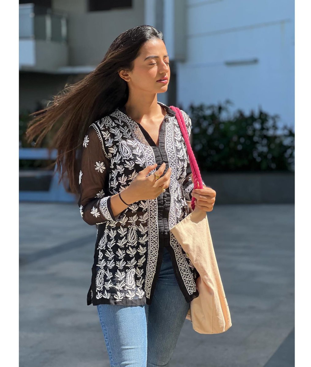 #HellyShah Your beautiful smile will drive us crazy.✨❤️
.
.
.
.
#hellyshah #hellyshahofficial #hellyshahfans #hellyshahlove #talkingbking