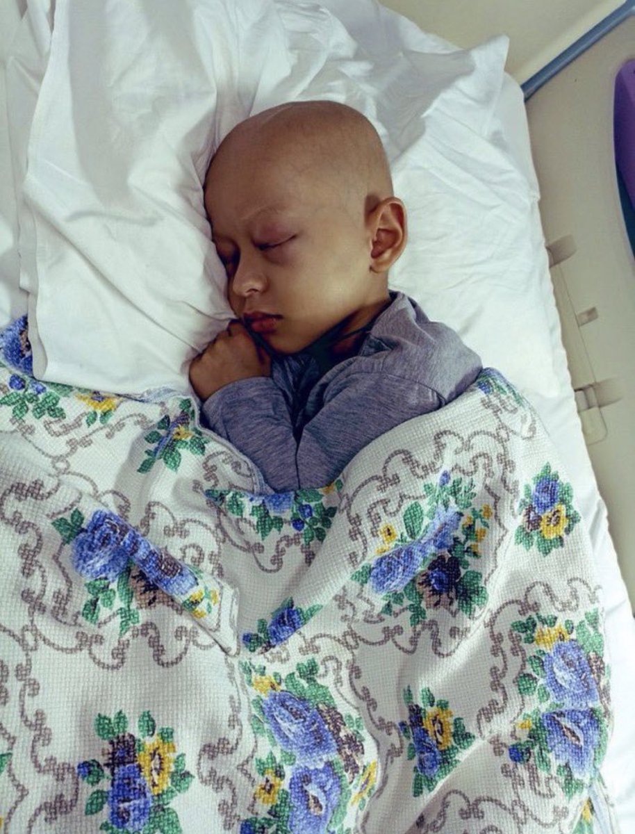 Ben bir babayım ama bırakın anne baba olmayı hiçbir vicdan sahibi insan şu masuma sessiz kalmamalı.. Şu günahsızı cezalandırmaktan vaz geçin ve annesine kavuşmasına izin verin.. Şu mübarek ayda Allah korkusu değil Allah sevgisinin kırıntısı varsa bunu yapın..