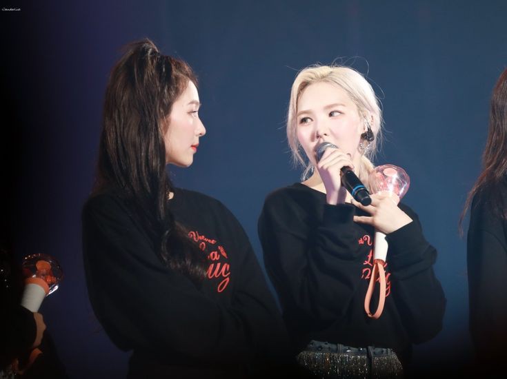 2129FEED's tweet photo. since a week is left until r to v here i present you la rouge irene and wendy https://t.co/om5BtCK5K4