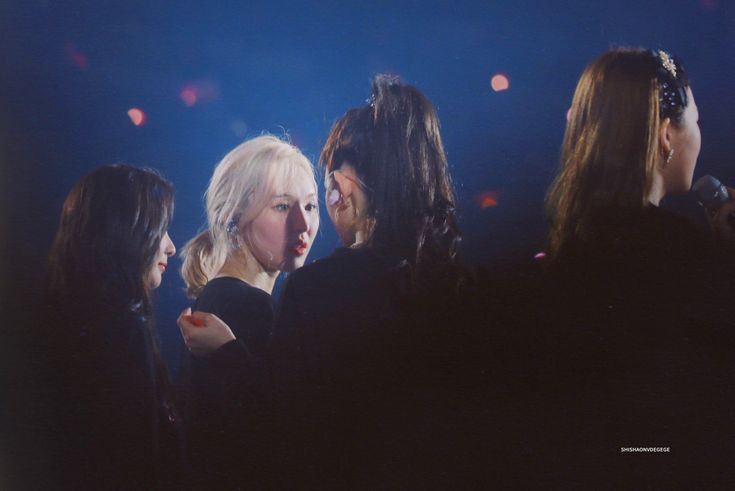 2129FEED's tweet photo. since a week is left until r to v here i present you la rouge irene and wendy https://t.co/om5BtCK5K4