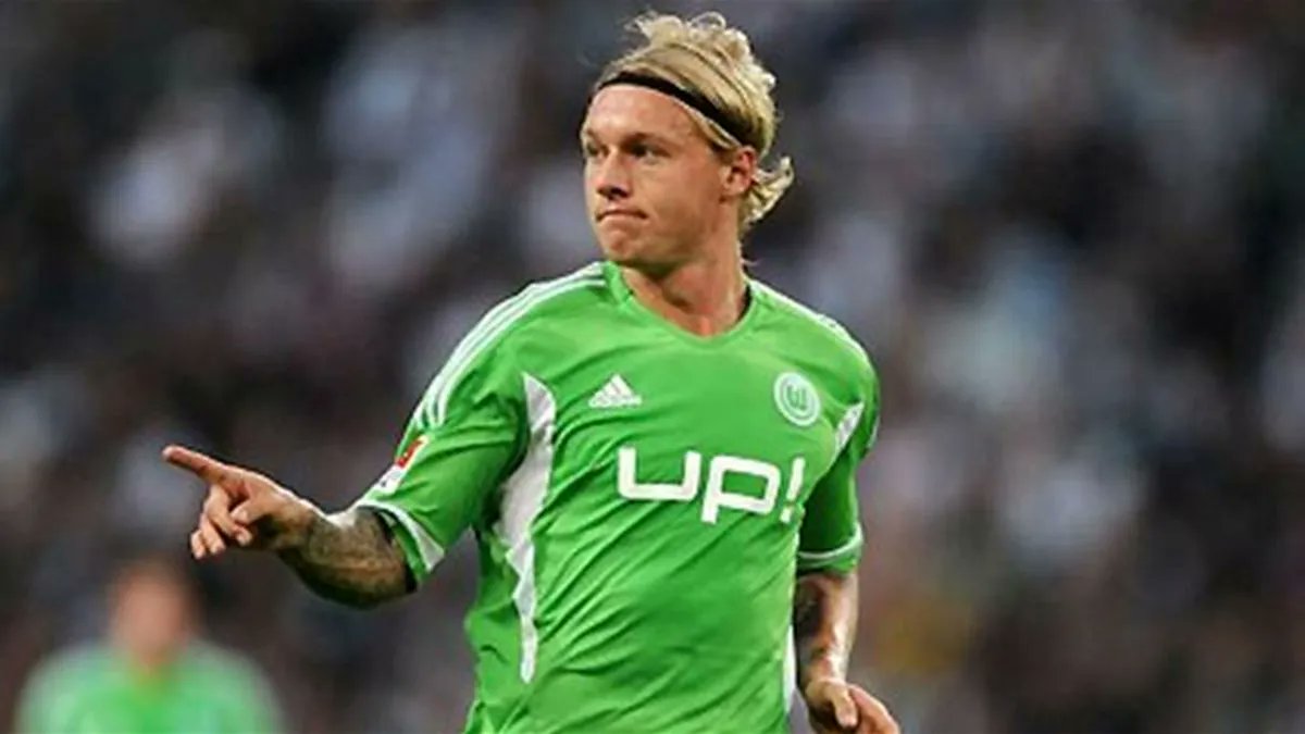Happy Birthday Simon Kjaer! 

3  4    