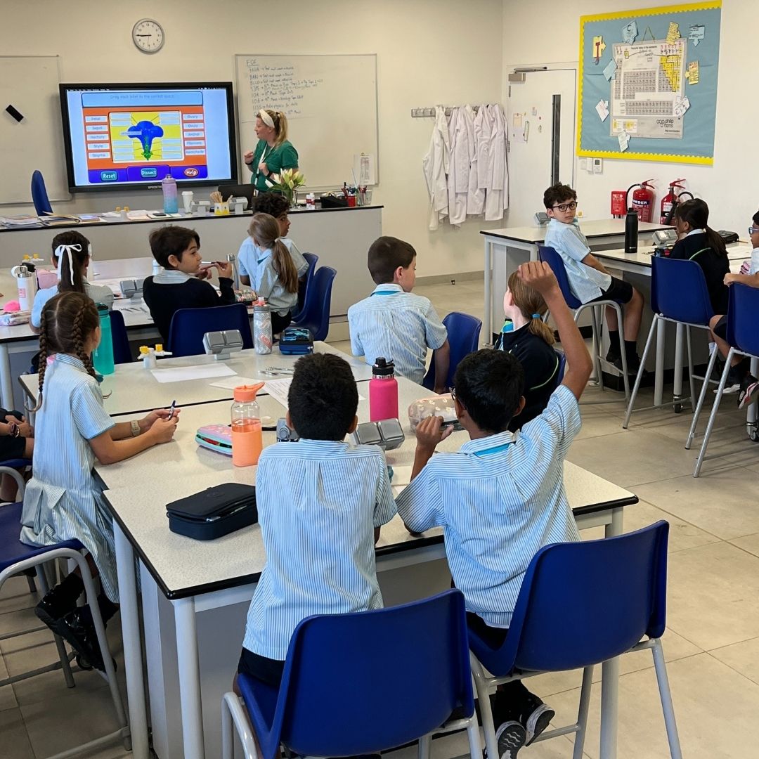 jebelalischool's tweet photo. Last week, Yr 5 took their learning about the anatomy of flowers to the Secondary Science labs to dissect flowers. A great opportunity for them to be in the secondary environment.
#Become #JASTransition #JASPrimary #JASSecondary #JASScience #InspiringYoungMinds @Taaleem https://t.co/L0AAeb5guK