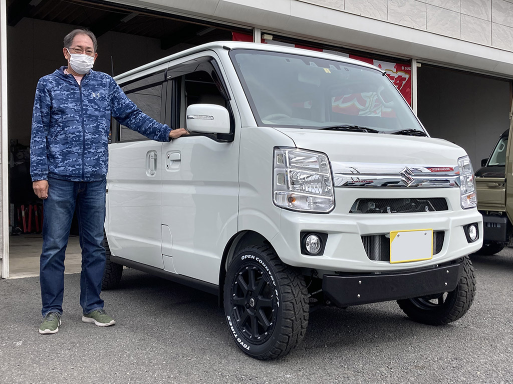 Axstyle_onix's tweet photo. 神奈川県のK様に、エブリイワゴンPZターボスペシャル 4WD 標準ルーフ AxStyleフルコンプリートをご納車いたしました。
K様、この度は当店をお選びいただき誠にありがとうございました。
今後とも末永いお付き合いを何卒よろしくお願いいたします。
#エブリイ #エブリイワゴン #エブリイカスタム https://t.co/E68lpOGp4V