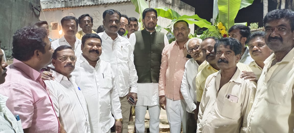 SBG4Hosakote's tweet photo. ಹೊಸಕೋಟೆ ವಿಧಾನಸಭಾ ಕ್ಷೇತ್ರದ ಕಸಬಾ ಹೋಬಳಿಯ ಸರ್ಕಾರ್ ಗುಟ್ಟಹಳ್ಳಿ ಗ್ರಾಮದಲ್ಲಿ ಹೈ ಮಾಸ್ಟ್ (ಲೈಟ್) ದೀಪವನ್ನು ಗಣ್ಯರೊಂದಿಗೆ ಉದ್ಘಾಟಿಸಿದೆ.
#TeamSBG #Hoskote #devolapment https://t.co/L2X5i2Yikt
