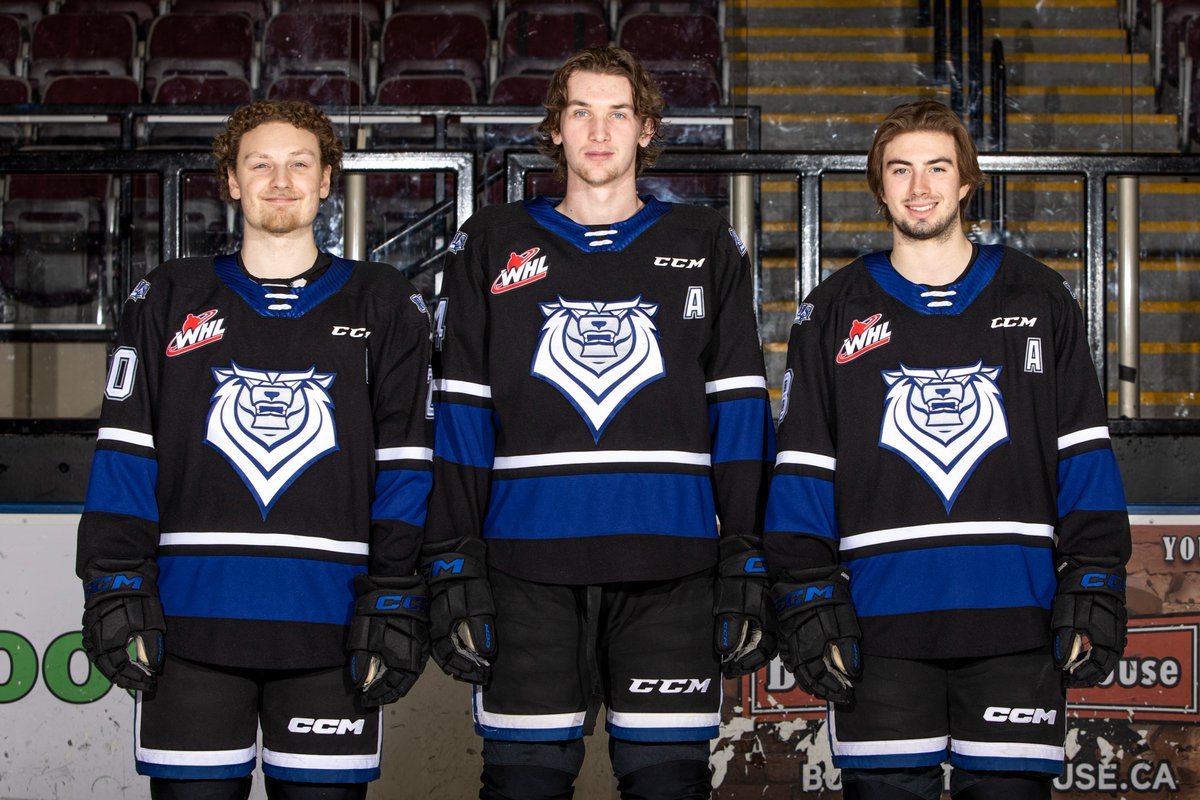 victoriaroyals's tweet photo. Our Three Stars all season. Forever a Royal 💙

#ReadyToRoar https://t.co/s5DAEV70cx