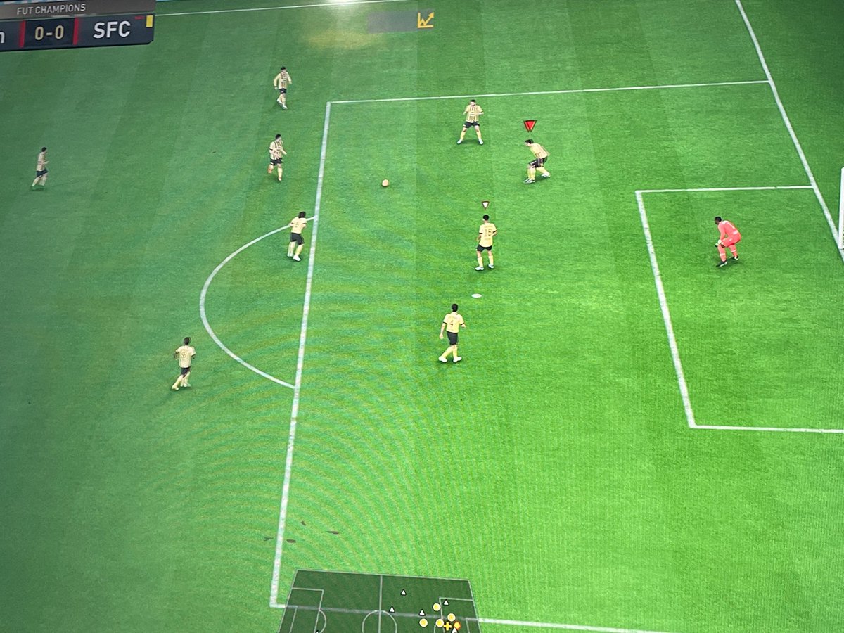 RemiLawrence1's tweet photo. @EAFIFADirect 
Why is this guys team invisible ? https://t.co/bEy9qINbTp