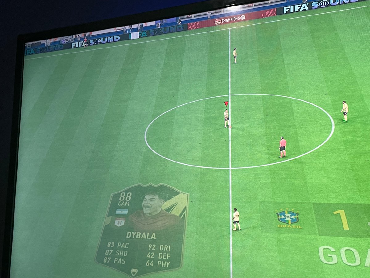 RemiLawrence1's tweet photo. @EAFIFADirect 
Why is this guys team invisible ? https://t.co/bEy9qINbTp