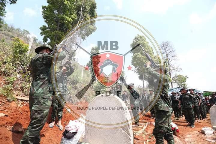 MannShein1's tweet photo. Comrade Than Aung a.k.a. Phoe Tote of Moebye PDF 1001 Battalion Guerrilla Company, lost his life during the fighting b/t Resistance Forces and junta troops who launched offensive from southern #Shan State's #Pinlaung tsp, on Mar 24. RIP๐ฅ
#2023Mar26Coup
#WhatsHappeningInMyanmar https://t.co/YuRqR1p1v0