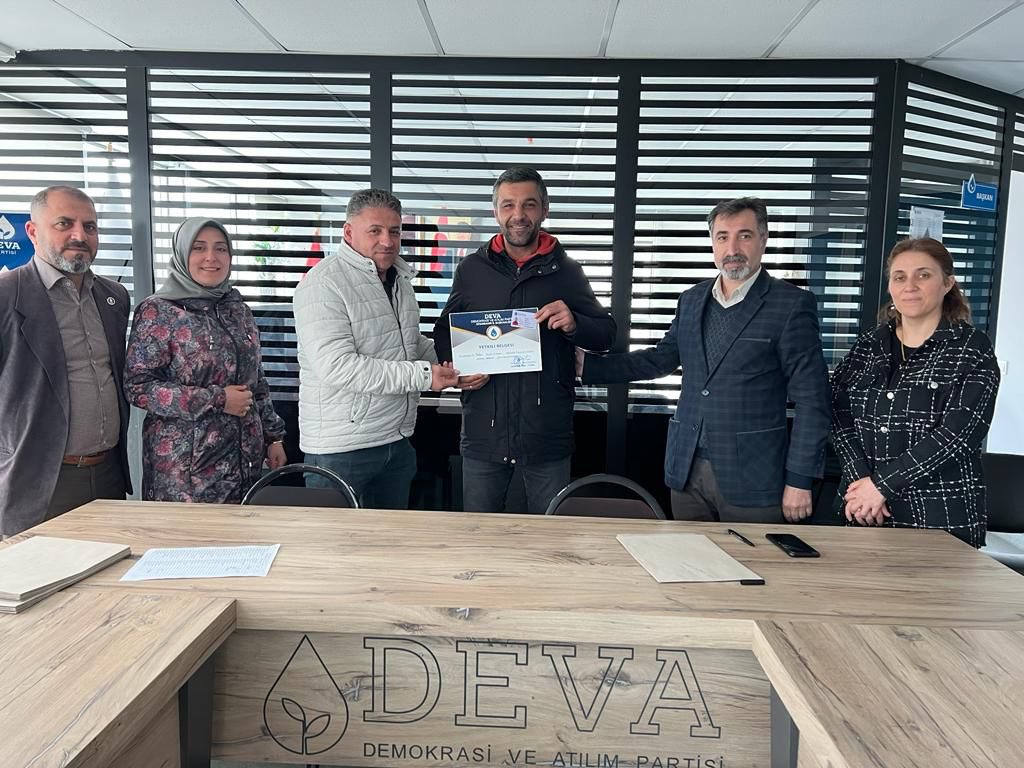 Bugün <a href="/BaglaraDeva/">Deva Partisi Bağlar İlçe Başkanlığı</a> ilçe başkanlığı olarak mahalle başkanlarımız ile bir araya gelip seçim güvenliği hakkında bilgilendirme ve mazbata takdiminde bulunduk. İlçe de yokluğumu belli etmeyen ilçe teşkilatıma teşekkürler
<a href="/ErdalAyat/">Erdal Ayat</a> <a href="/MhgMihrican/">@mihrican esvet</a> 
<a href="/GAFUR0621/">💧💦A.GAFUR KILIÇ 💧💦DEVA GÖNÜLLÜSÜ💦</a> <a href="/Selim10760752/">Selim</a>