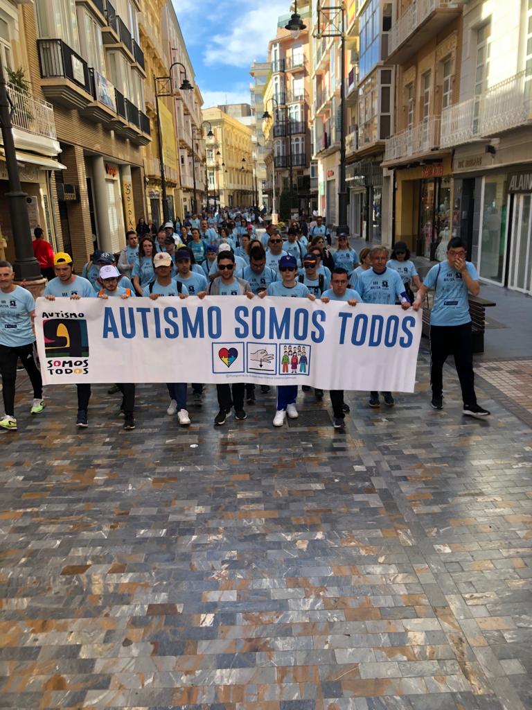 Newrona_Com's tweet photo. #LaMareaAzul  de 
#Cartagena sale a la calle para visibilizar que #autismosomostodos https://t.co/AtT0gIgQuS