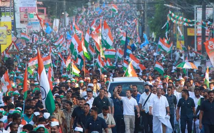 JagtapSpeaks's tweet photo. सभागृहात मोदींची गोची होतेय म्हणून राहुल गांधी यांची खासदारकी रद्द केली. पण ही खेळी मोदींवर उलटणार. सभागृहातील बुलंद आवाज आता संपूर्ण देशभरात पोचणार. यापुढे मोदींची जाहीर गोची होणार. इतिहास साक्षीदार आहे, रस्त्यावरच्या लढाईत हुकूमशाहांचा पराभवच होतो. https://t.co/MFlIkycjCg