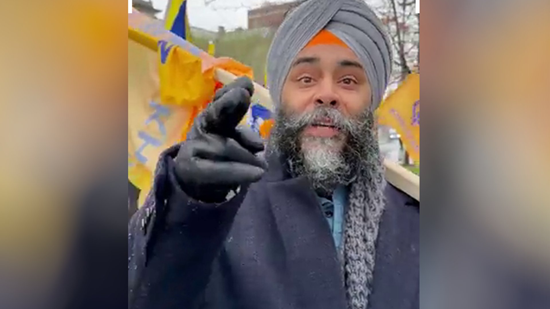 Economic Times - Watch: Indian journalist attacked, abused by Khalistani supporters near Indian embassy in Washington
