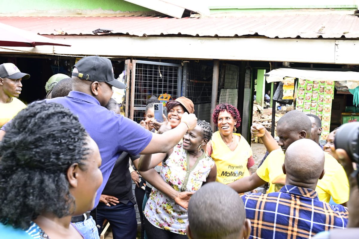 mkainerugaba's tweet image. Today, we launched our 'Bulungi Bwansi' or 'Usafi Day' activities in Entebbe. I thank the hundreds of people who turned up. We owe it to Uganda to keep it clean, tidy and green. Thank you MK Movement for leading the way.