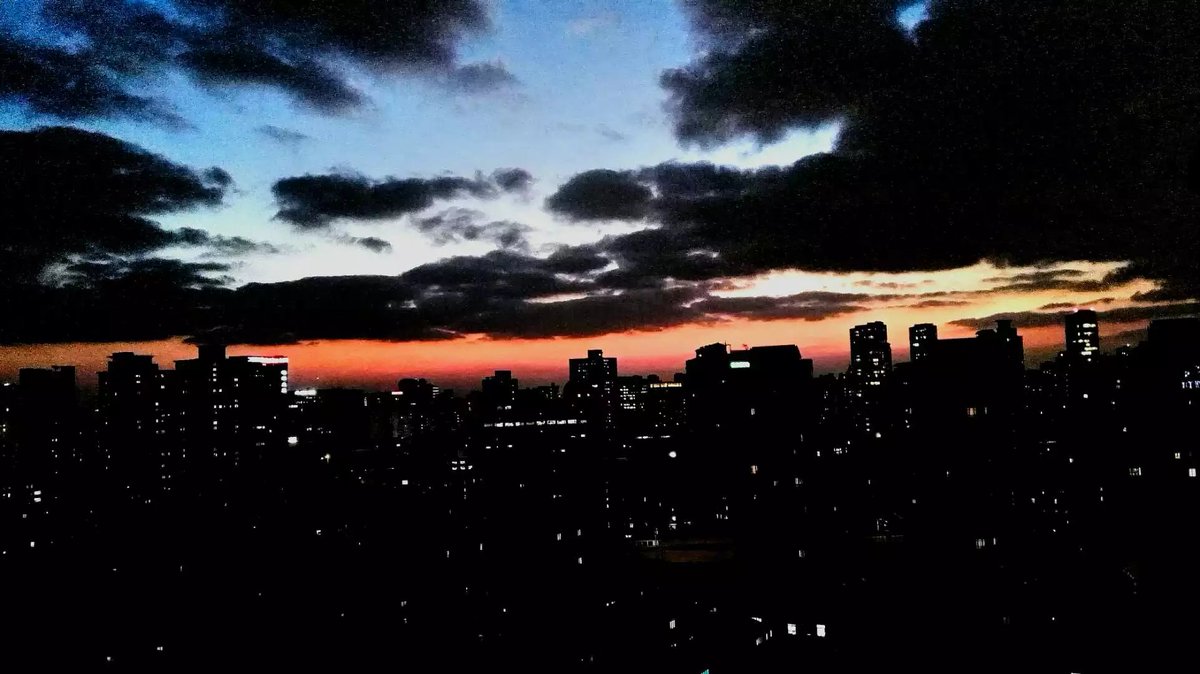SIimonHZ6's tweet photo. 夜霞 https://t.co/fg3INNMchf