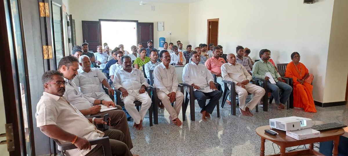 SaiLokeshKumar1's tweet image. ఈరోజు రాజంపేటలో బూత్ #135 వద్ద మన BJP కార్యాల‌యంలో గౌ. ప్ర‌ధాన మంత్రి గారి  #mannkibaat 99th సంచిక‌‌ వీక్షించడం జరిగినది

అవయవ దానం నుండి #narishakti విజయాల వరకు - సౌర శక్తి‌ను వినియోగించుకోవడం నుండి FPOల విజయం వరకు - మమ్ము ప్రేరేపించే కథలతో నిండివున్నది
@blsanthosh @somuveerraju