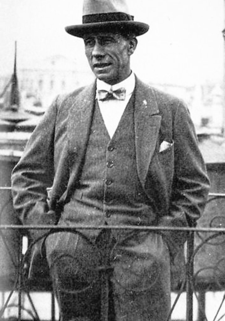 Letnapark's tweet photo. Die Freiheit verliert man an dem Tag, an dem man sie feiert und sich darin sonnt.
B. #Traven, vermutl. Otto Feige *23.2.1882 Schwiebus/Świebodzin – 26.3.1969 Mexico-Stadt, stets aka unterwegs..
Immer in der Ferne ist die Freiheit. https://t.co/6mXNeg1pm6