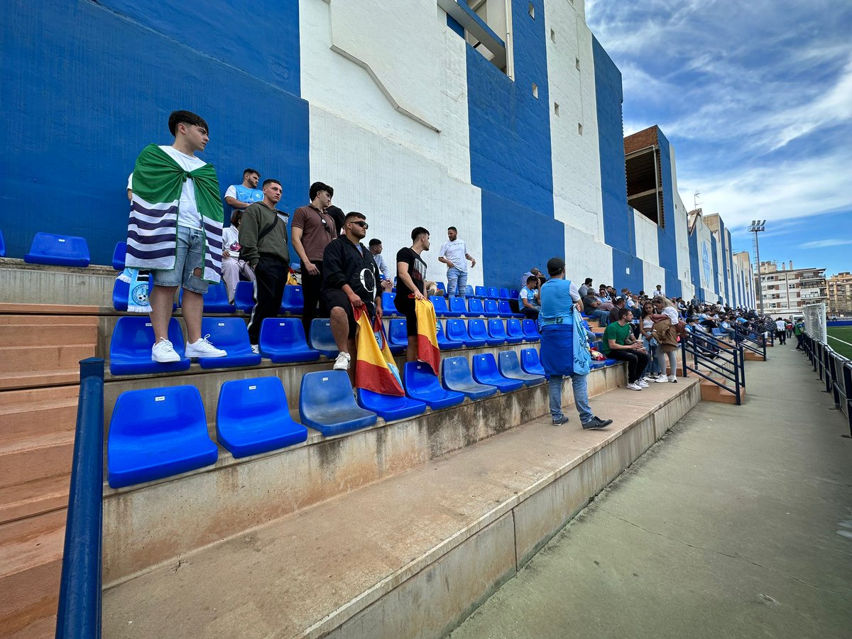 Poli_ElEjido's tweet photo. ⏱️min.10 • #VelezPoli • 0️⃣0️⃣

Más de 100 aficionados celestes se han desplazado hoy para apoyar al equipo👏👏💪💙

#MuchoPoli #VamosEjido https://t.co/veKEK0SJlV