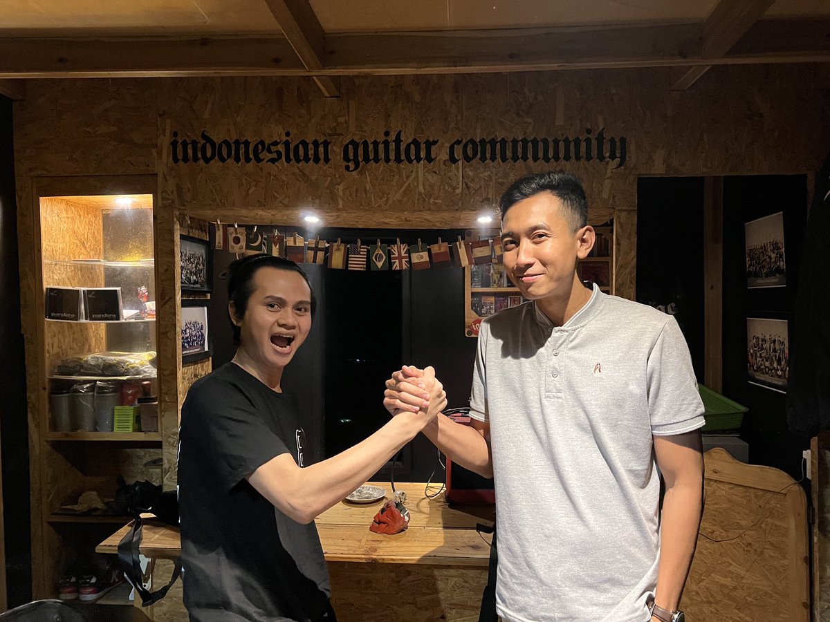 Selamat mengemban tugas pak <a href="/hendri/">Hendri Cahyana</a>.404 terimakasih banyak kepada para pengurus sebelumnya yg sudah bersedia menjadi pengasuh kami selama 2 tahun kebelakang ❤️❤️❤️

The next Leader n co Leader 🫡
<a href="/hendri/">Hendri Cahyana</a>.404 
@deannugraaha 

#indonesianguitarcommunity #guitarbeyondpassion